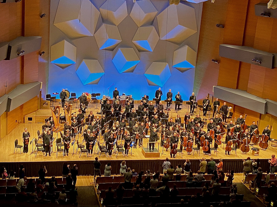 photo of full minnesota orchestra on stage