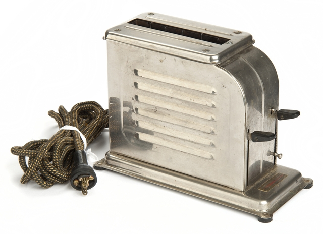 Britain's oldest toaster refuses to burn out, even after 70 years of daily  use